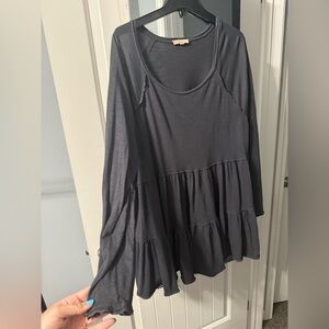 Easel Gray Tiered Long Sleeve Tunic